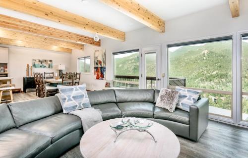 Windcliff Estates Apartment | Trails End Vacation Home at Windcliff