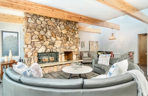 Windcliff Estates Apartment | Trails End Vacation Home at Windcliff