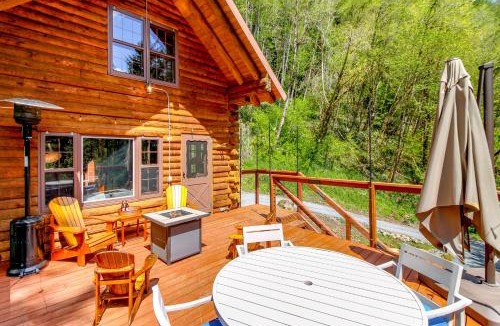 Ashford House | Tranquil and Private 2 Bedroom Cabin with Hot Tub
