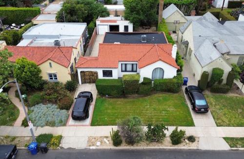 Mid-Wilshire House | Tranquil Comfortable 2BR Home Mid Wilshire