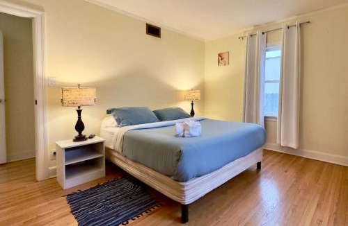 Mid-Wilshire House | Tranquil Comfortable 2BR Home Mid Wilshire