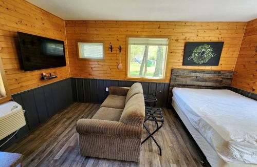 Trempealeau House | Tranquil Cottage with Picnic Table and Fire Ring in Trempealeau, Wisconsin
