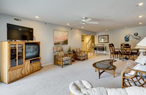 Osage Beach House | Tranquil Osage Beach Condo w/Waterfront Decks!