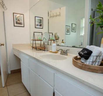Three Rivers House | Tranquil Retreat 4 Miles to Sequoia Park Entrance with BBQ and Balcony