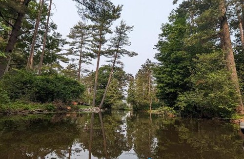 Wausau House | Tranquil Waterside Haven