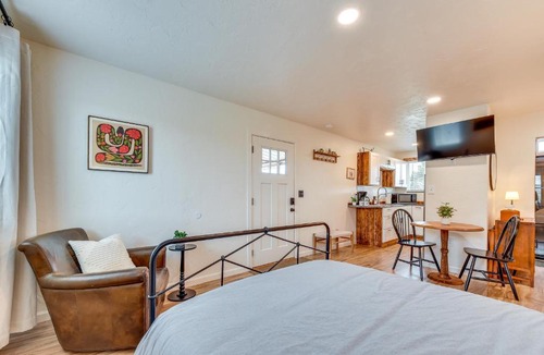 Elgin Apartment | Tranquil Wine Country Studio w/Hillside Views