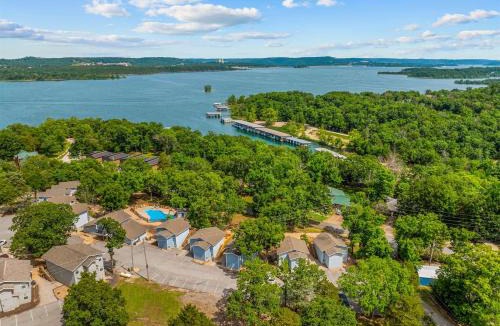 Indian Point House | Tranquil Woods Retreat - Experience Branson from the Shores of Table Rock Lake