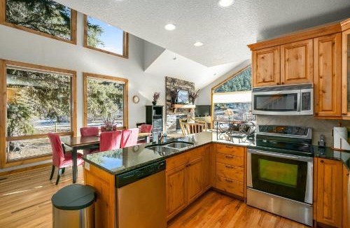 Estes Park House | Tranquility On The River Three - EV #6042 townhouse