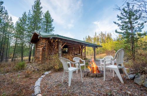 Coram House | Trapper's Cabin, 7 Min to Glacier, Dogs Welcome