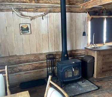 Ennis House | Trapper's Cabin on Firetower Ranch in Ennis, MT