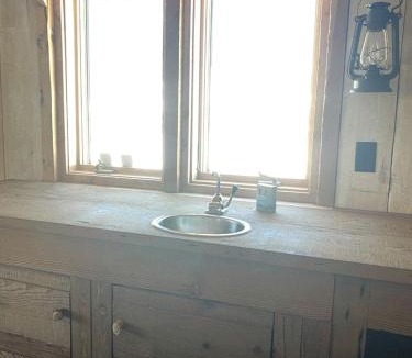 Ennis House | Trapper's Cabin on Firetower Ranch in Ennis, MT