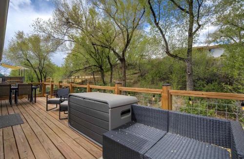 Colorado Springs House | Traveler's Terrace Old Colorado City Fire Pit