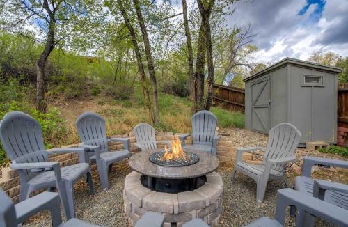 Colorado Springs House | Traveler's Terrace Old Colorado City Fire Pit