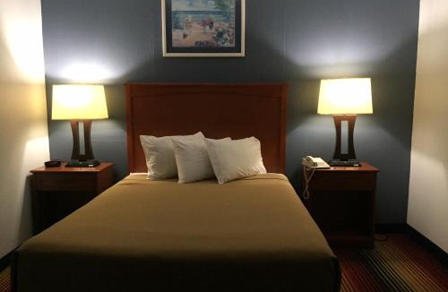 Spirit Lake Hotel | Travelodge by Wyndham Spirit Lake/Okoboji