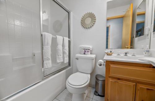 Summit Estates House | Treetop Bearadise - Best mountain living in a nicely furnished and decorated home