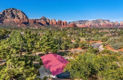 West Sedona House | Trendy 3BR in Sedona: Hot Tub/Fire-pit/Central Location