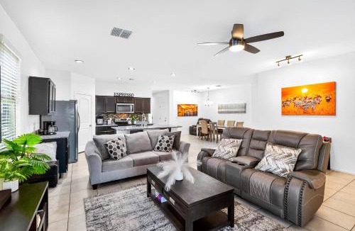 Maricopa House | Tropical Desert Oasis Phoenix 5BR 3Bath with Outdoor Tiki Bar & BBQ