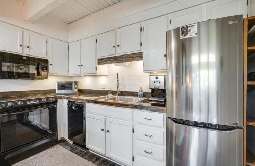 Copper Mountain Village House | True Ski-In Copper Mtn Condo: Quick Walk to Lift!