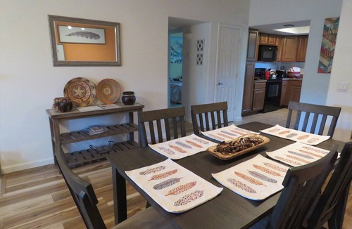 Tucson Condo | Tucson flair in this 2nd floor-serene patio -close to main pool- exercise rm