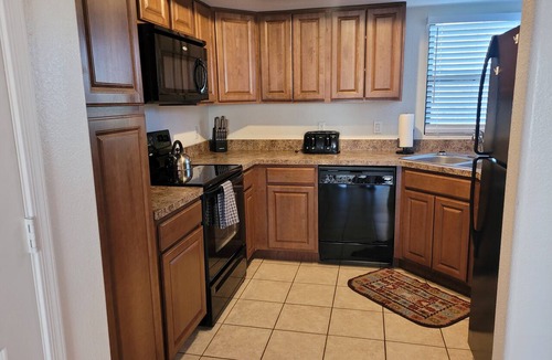Tucson Condo | Tucson flair in this 2nd floor-serene patio -close to main pool- exercise rm