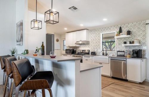 Saguaro West House | Tumbleweed charm of the Bus Stop Saloon