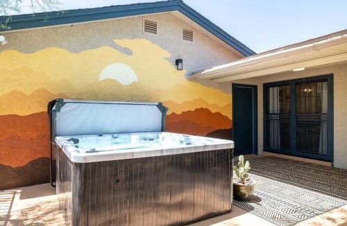 Saguaro West House | Tumbleweed charm of the Bus Stop Saloon