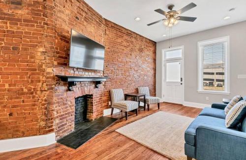 St. Louis House | Two cozy side by side units in Tower Grove perfect for Groups STL bldg