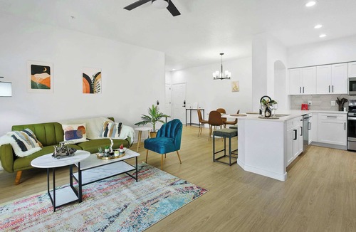 Glendale Sports and Entertainment District Apartment | TWO Glendale Cozysuites w/Pool&Jacuzzi 10&03