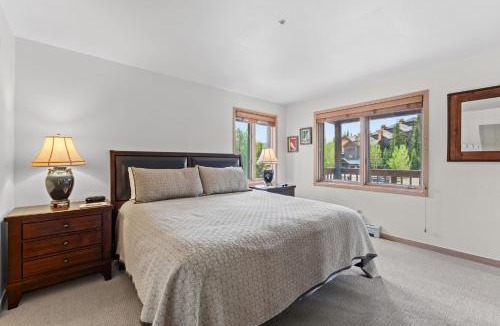 Four O'Clock Apartment | Tyra Stream 234 by Ski Country Resorts