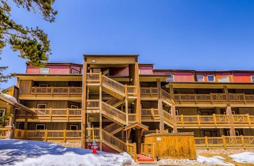 Four O'Clock Apartment | Tyra Summit A3C