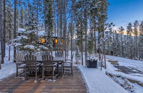 Big Sky House | Ulerys Lake Cabin Hot Tub & Mountain Views