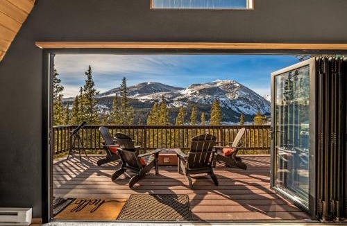 Alma House | Ultimate A-frame, 12 mi to Breckenridge, Mountain View with Sauna and Hottub