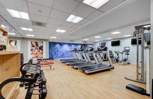 Las Vegas Apartment | Ultimate Las Vegas Getaway One Bedroom Suite with Balcony, Kitchen, Gym, Pool & Free Parking