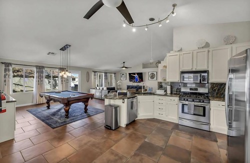 River Mountain House | Ultimate Vacation: A Luxurious Oasis with a Pool!