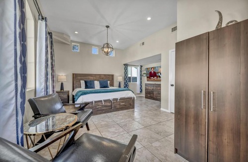 River Mountain House | Ultimate Vacation: A Luxurious Oasis with a Pool!
