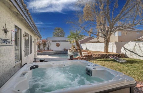 River Mountain House | Ultimate Vacation: A Luxurious Oasis with a Pool!