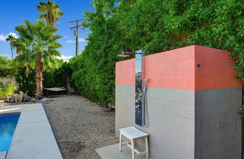 Little Tuscany House | Ultra Luxury Resort Like Compound Pool, Spa, Fire Pit- Close to Everything- 4BD/2.5BTH