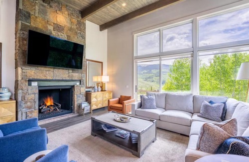 Silverthorne House | Ultra Luxury Retreat - Private Hot Tub, Firepits