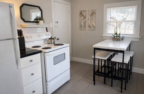 Greeley Apartment | UNC Upper Bungalow | King Beds, Grill & Hammocks