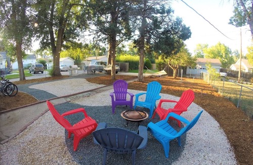 Greeley Apartment | UNC Upper Bungalow | King Beds, Grill & Hammocks