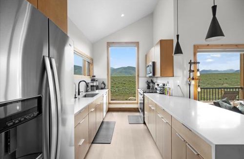 Crested Butte House | Unforgettable Mountain Escape plus Waffles