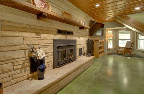 Cotter House | Unique Cotter Getaway w/Deck & Outdoor Dining!