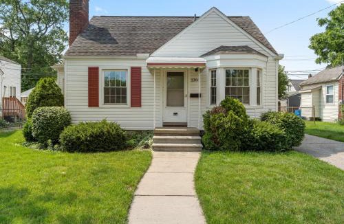 Ferndale House | Unique & Cozy Hideaway!