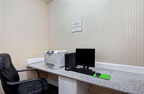 Southwest Berkeley Hotel | University Inn & Suites Berkeley