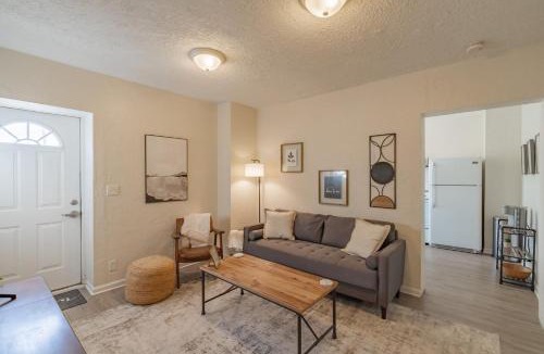 Marion Apartment | University Suite "B"