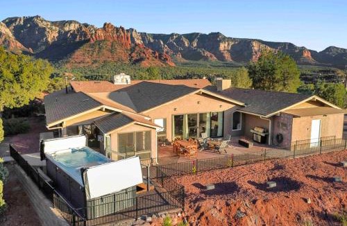 Uptown Sedona House | Unrivaled views Large uptown home wIth SwimSpa and Sauna