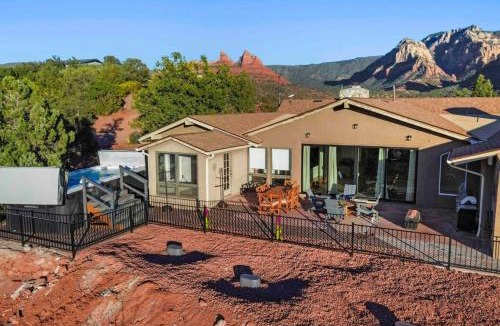 Uptown Sedona House | Unrivaled views Large uptown home wIth SwimSpa and Sauna