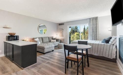 Bend House | Updated Condo with Deschutes River View