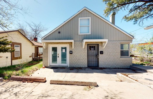 Flagstaff House | Updated home with mountain view, deck & washer/dryer - walk to downtown