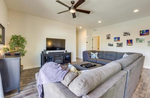 Las Vegas House | Updated Las Vegas House: Patio & Solar Heated Pool